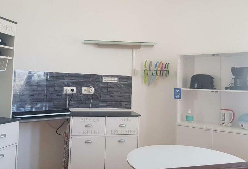 بنسيون Lagos Room Booking