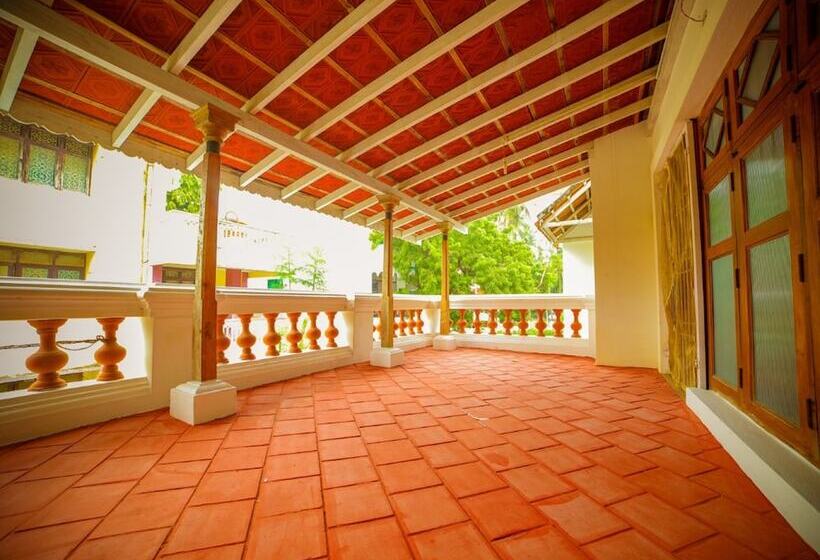 هتل Sai White Villa