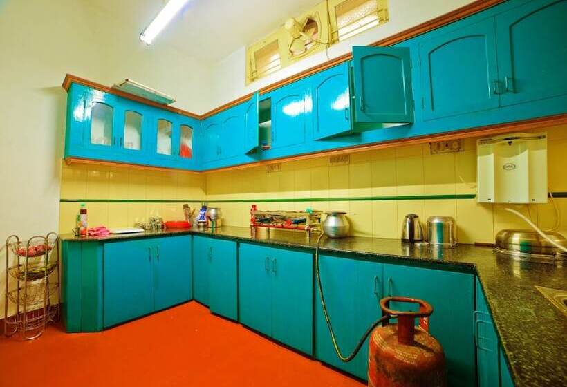 هتل Sai White Villa