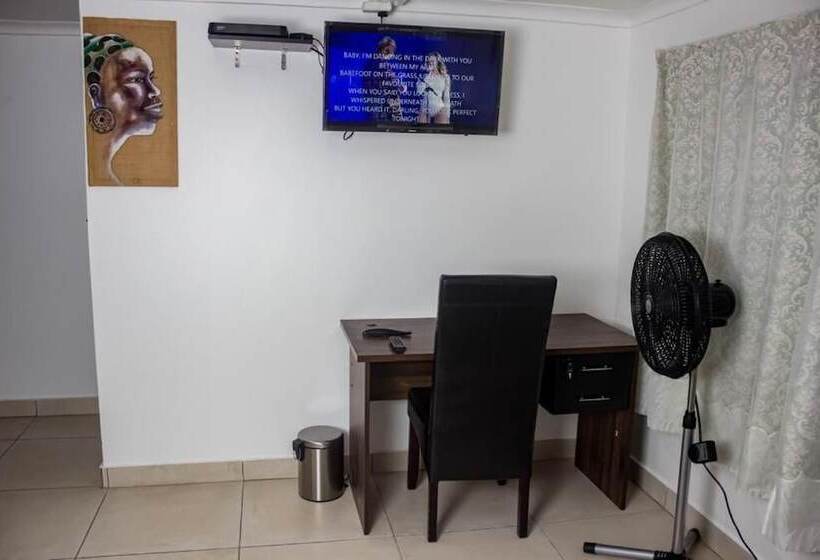 Пансион 18 On Sherlock