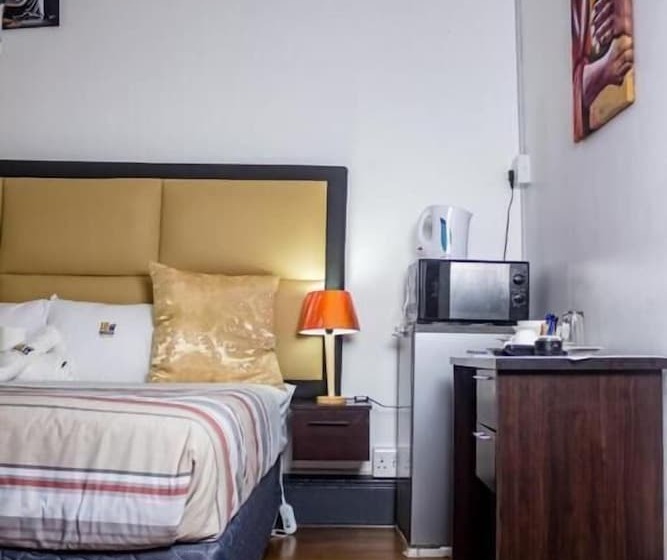 Пансион 18 On Sherlock