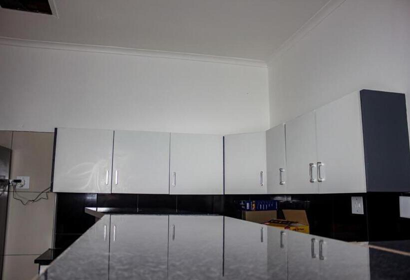 Пансион 18 On Sherlock