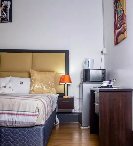 Majatalo 18 On Sherlock