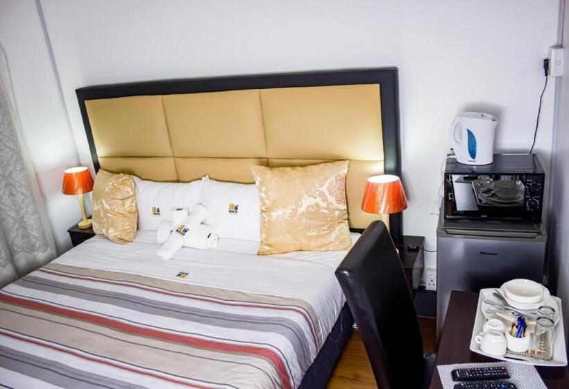 Пансион 18 On Sherlock