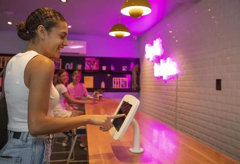 Отель Lylo Brisbane