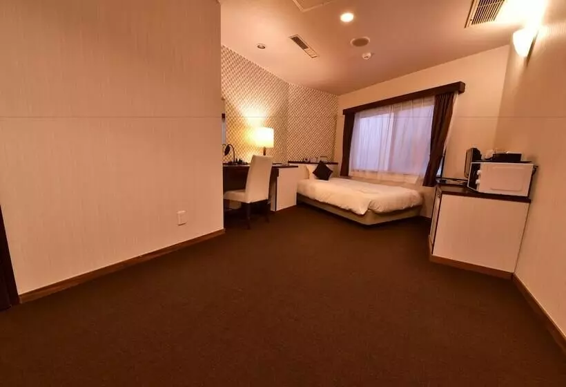 هتل Livemax Naha Tomariko