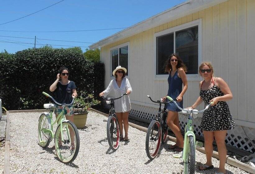 استراحتگاه Hoopers Bay Villas