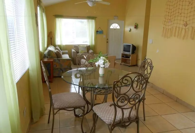 استراحتگاه Hoopers Bay Villas