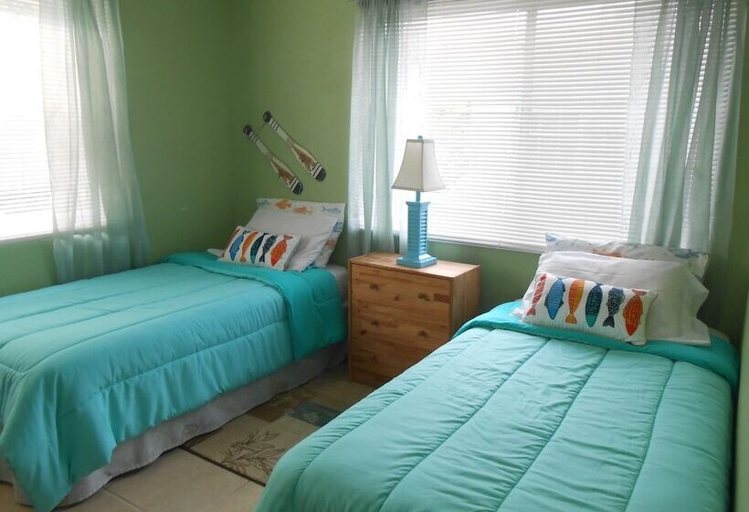 استراحتگاه Hoopers Bay Villas