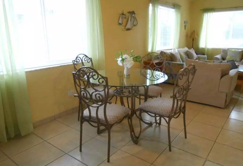 استراحتگاه Hoopers Bay Villas