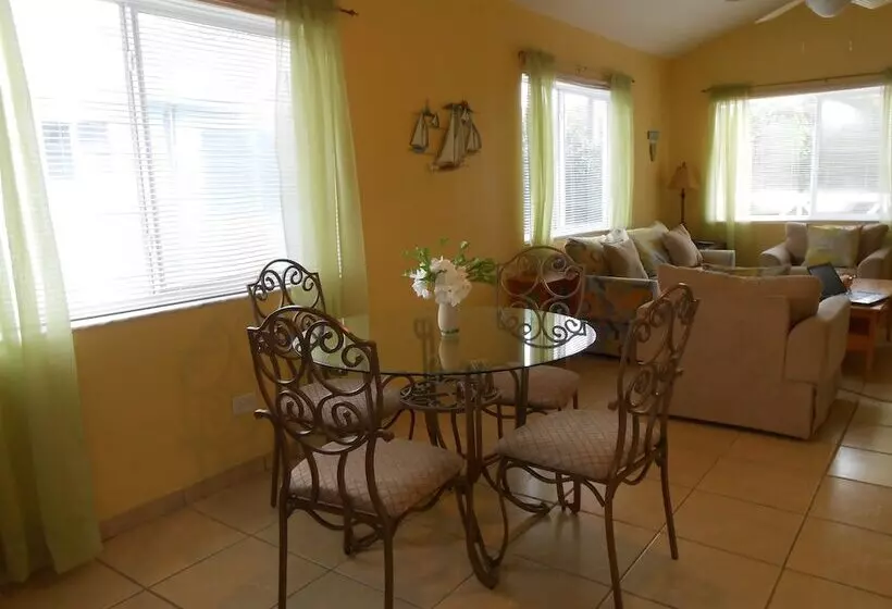 استراحتگاه Hoopers Bay Villas