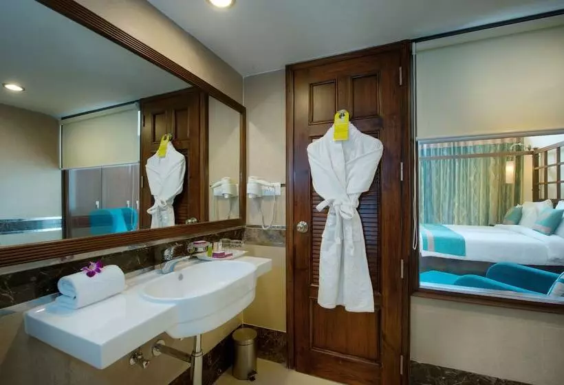 Royal Orchid Fort Resort