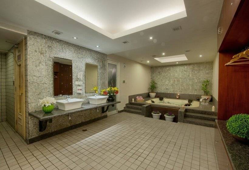 Royal Orchid Fort Resort