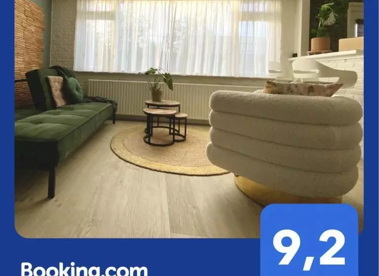 Aamiaismajoitus (B&B) Bnb It Hazzeleger Beetsterzwaag