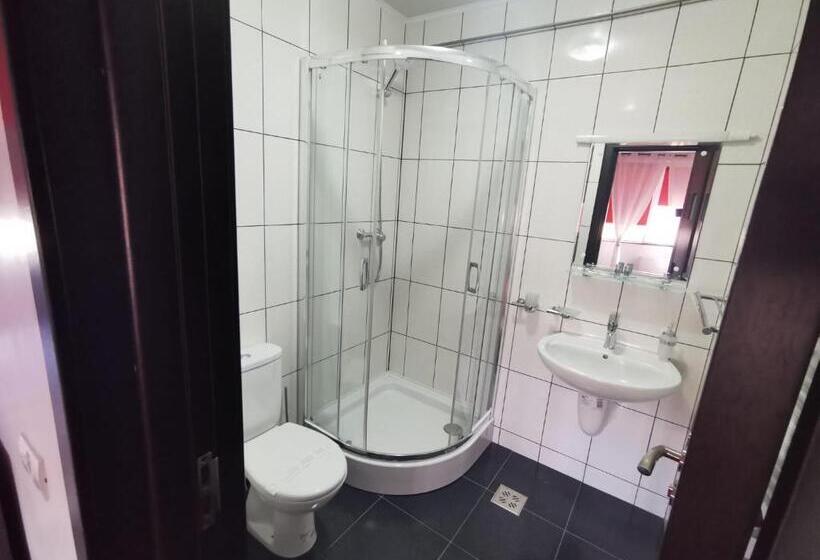 בית מלון כפרי Seven Inn