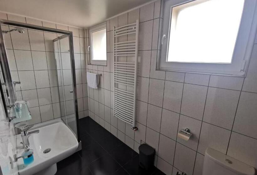 בית מלון כפרי Seven Inn