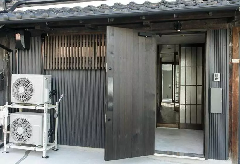 古民家ホテル 亀島駅徒歩1分 名古屋駅スグ 11月は期間限定でaokitakamasaの写真アートを掲載 11月度はbbqのご利用を中止とさせて頂きます