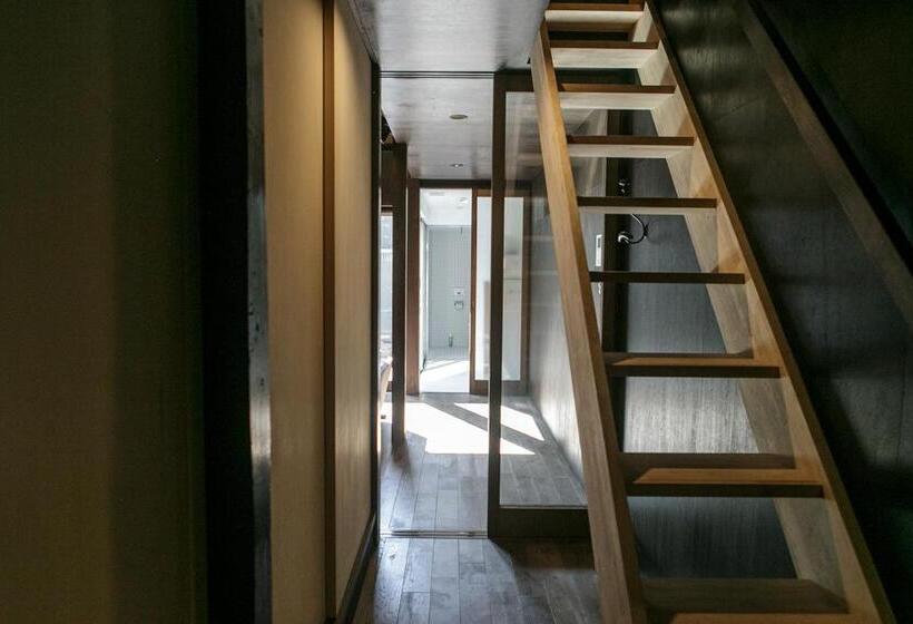 古民家ホテル 亀島駅徒歩1分 名古屋駅スグ 11月は期間限定でaokitakamasaの写真アートを掲載 11月度はbbqのご利用を中止とさせて頂きます