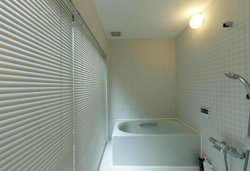 古民家ホテル 亀島駅徒歩1分 名古屋駅スグ 11月は期間限定でaokitakamasaの写真アートを掲載 11月度はbbqのご利用を中止とさせて頂きます