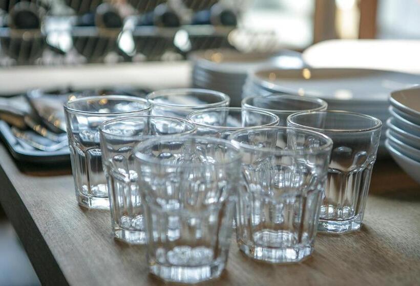 古民家ホテル 亀島駅徒歩1分 名古屋駅スグ 11月は期間限定でaokitakamasaの写真アートを掲載 11月度はbbqのご利用を中止とさせて頂きます