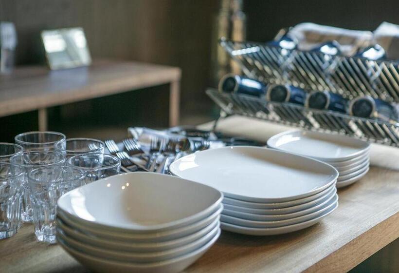 古民家ホテル 亀島駅徒歩1分 名古屋駅スグ 11月は期間限定でaokitakamasaの写真アートを掲載 11月度はbbqのご利用を中止とさせて頂きます