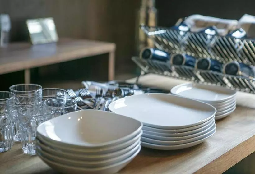 古民家ホテル 亀島駅徒歩1分 名古屋駅スグ 11月は期間限定でaokitakamasaの写真アートを掲載 11月度はbbqのご利用を中止とさせて頂きます