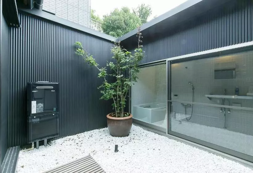 古民家ホテル 亀島駅徒歩1分 名古屋駅スグ 11月は期間限定でaokitakamasaの写真アートを掲載 11月度はbbqのご利用を中止とさせて頂きます