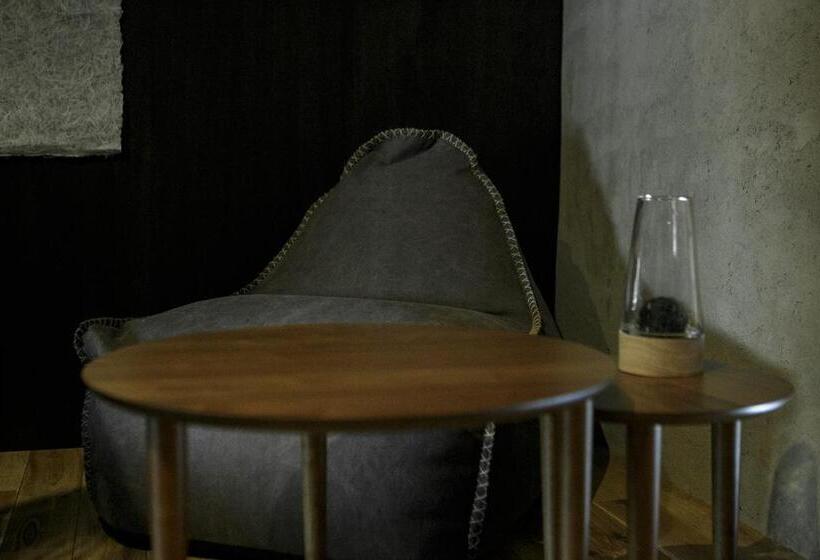 古民家ホテル 亀島駅徒歩1分 名古屋駅スグ 11月は期間限定でaokitakamasaの写真アートを掲載 11月度はbbqのご利用を中止とさせて頂きます