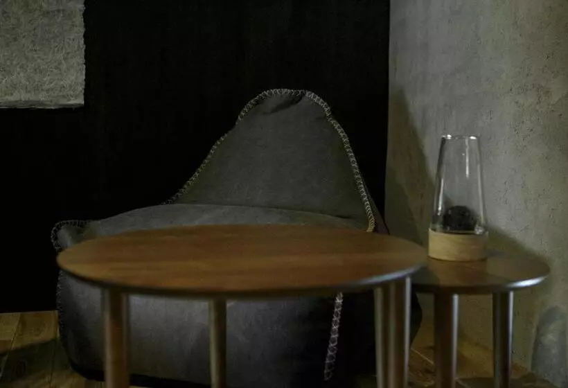 古民家ホテル 亀島駅徒歩1分 名古屋駅スグ 11月は期間限定でaokitakamasaの写真アートを掲載 11月度はbbqのご利用を中止とさせて頂きます