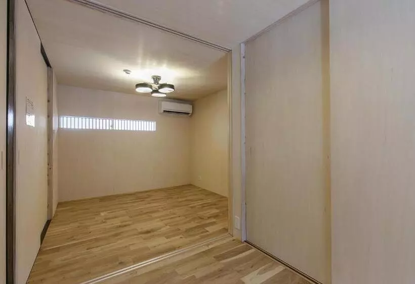 古民家ホテル 亀島駅徒歩1分 名古屋駅スグ 11月は期間限定でaokitakamasaの写真アートを掲載 11月度はbbqのご利用を中止とさせて頂きます