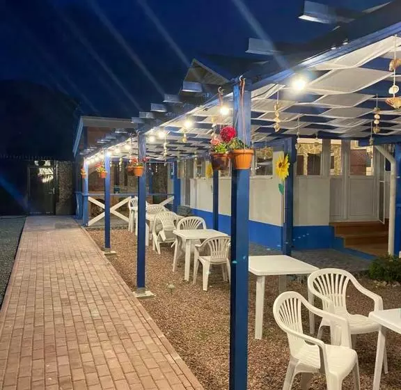 Pensiunea Blue House