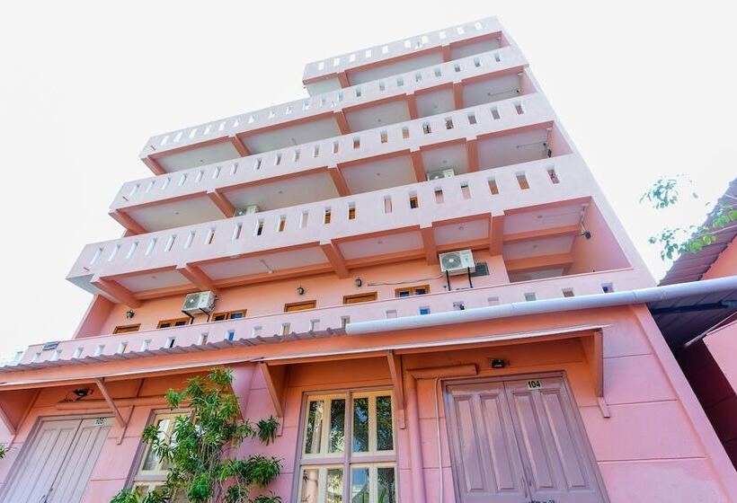 בית מלון כפרי The French Villa