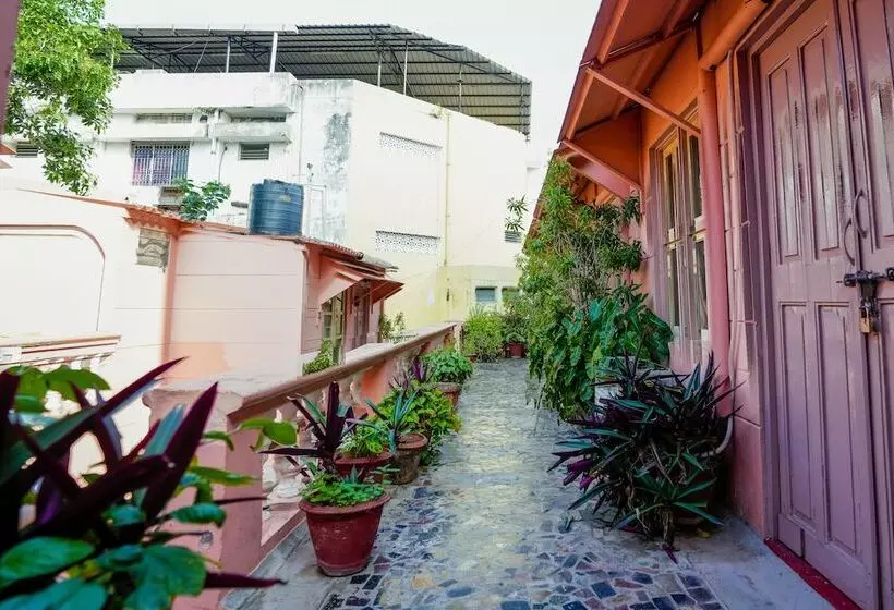هتل The French Villa