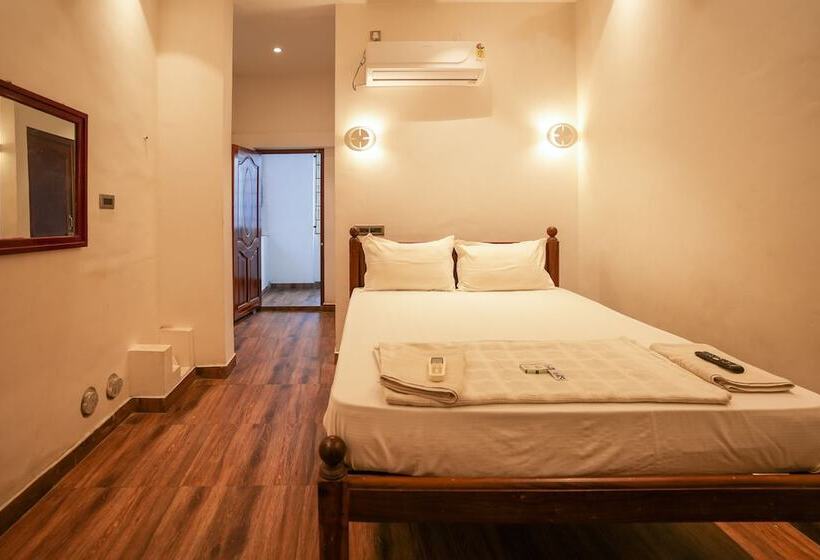 בית מלון כפרי The French Villa