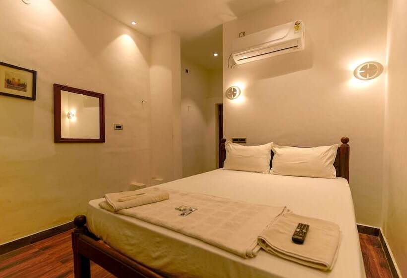 בית מלון כפרי The French Villa