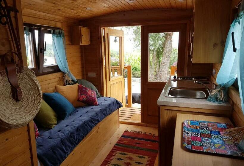 Bed and Breakfast La Roulotte Du Haut Pinleu