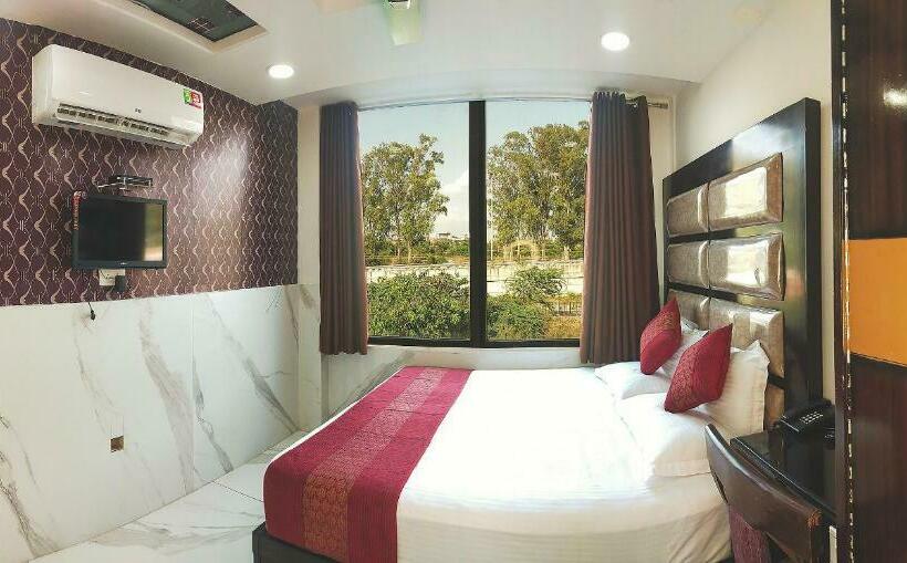 בית מלון כפרי Sahil Palace