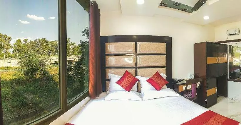 Hotel Sahil Palace