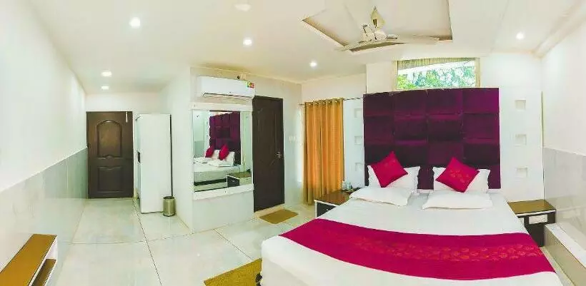 Hotel Sahil Palace
