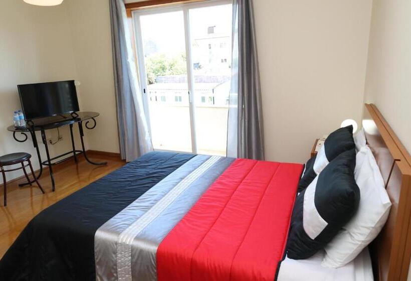 پانسیون Porto Cruz House