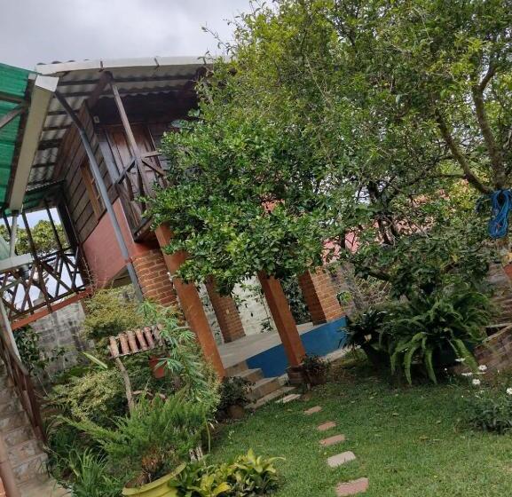 فندق صغير Hostal Cabañas Ave Maria