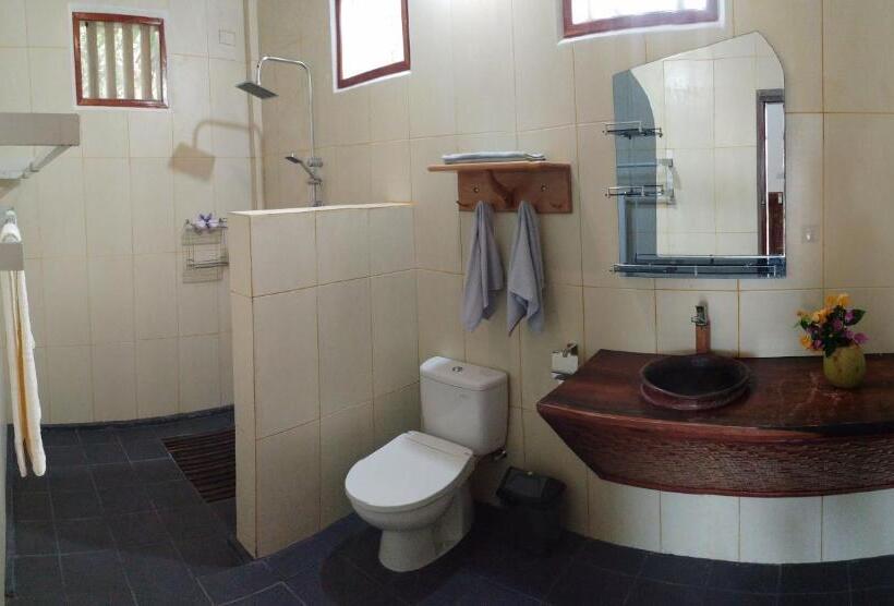 צימר New Raya Nias Beach Bungalows