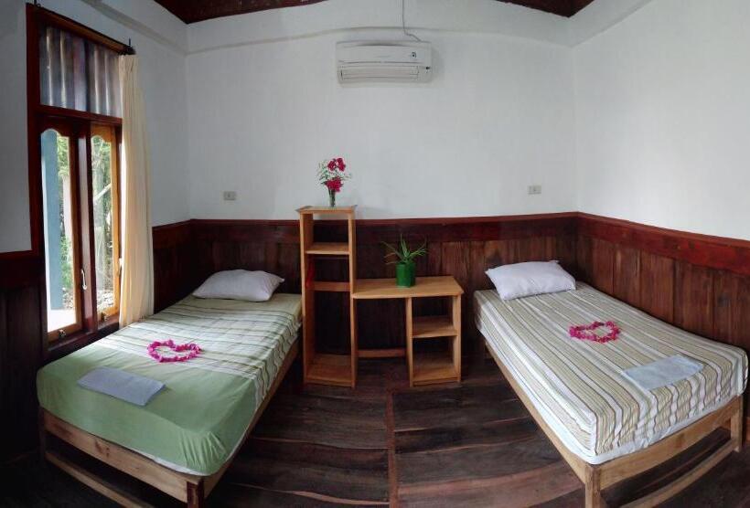 צימר New Raya Nias Beach Bungalows