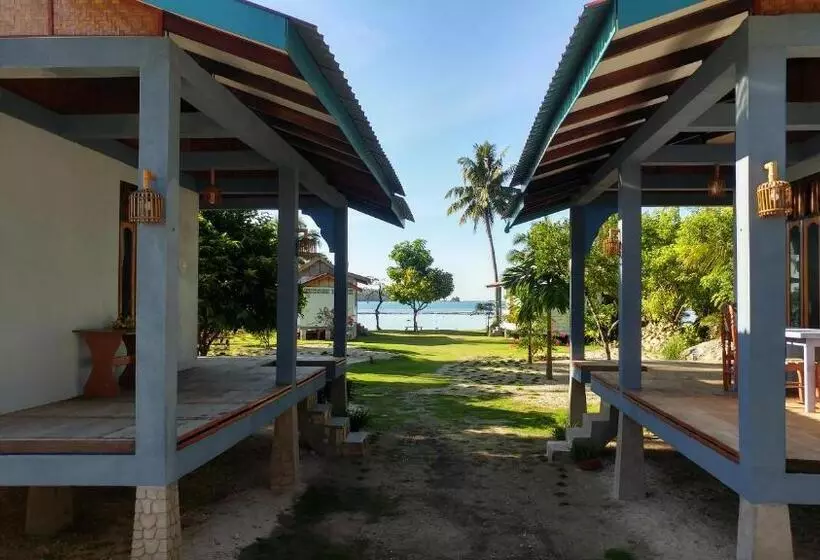 Aamiaismajoitus (B&B) New Raya   Nias Beach Bungalows