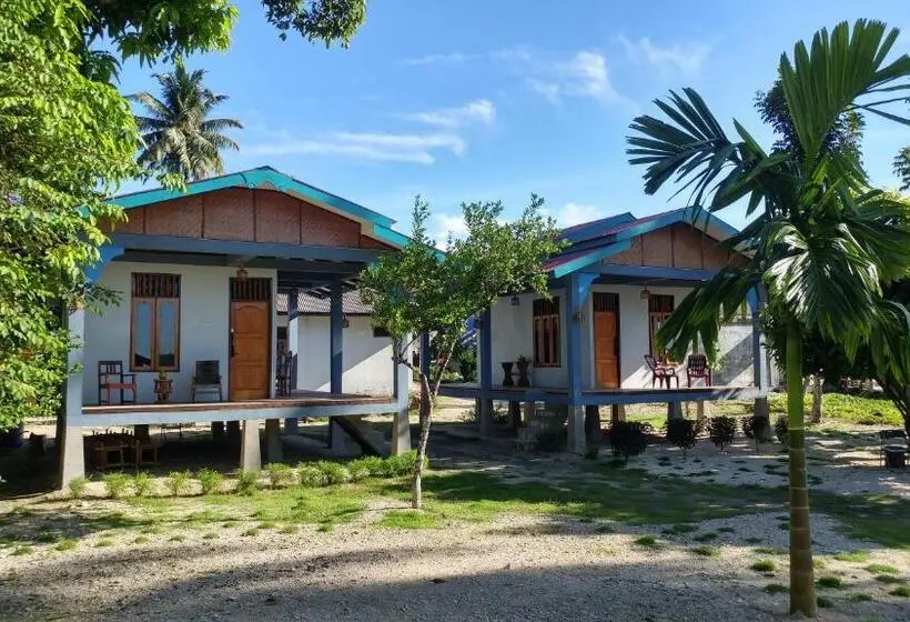 ベッドアンドブレックファースト New Raya   Nias Beach Bungalows