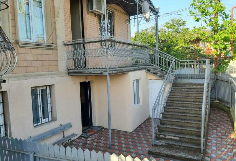 پانسیون Guest House Luka