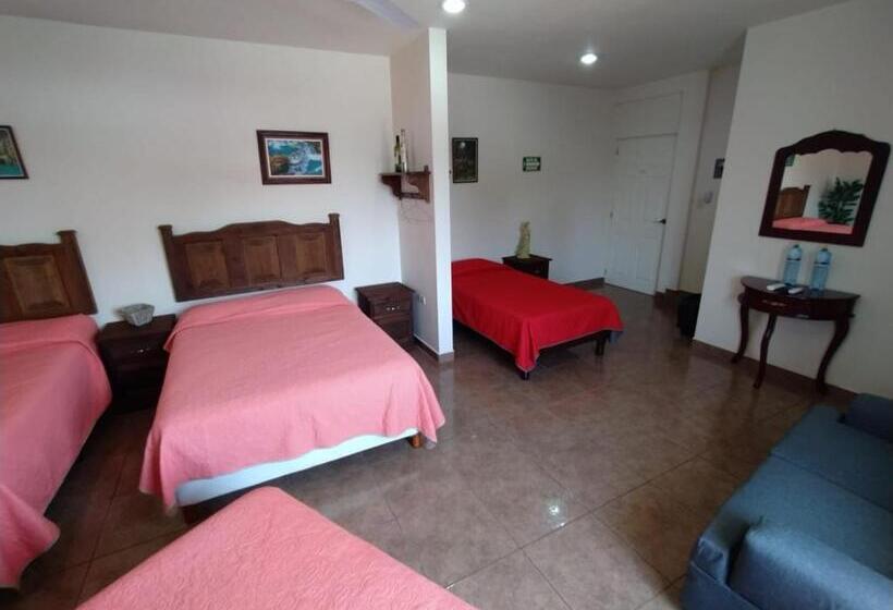 پانسیون Hostal Cristo Rey