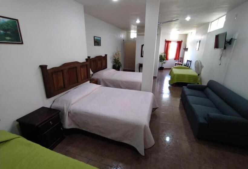 پانسیون Hostal Cristo Rey