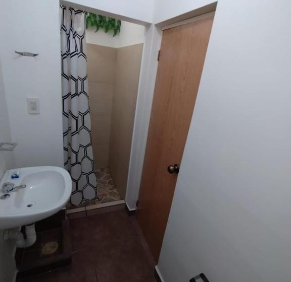 پانسیون Hostal Cristo Rey