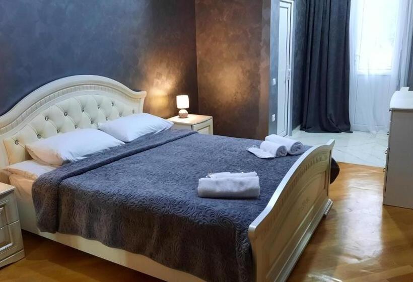 پانسیون Makos Guest House